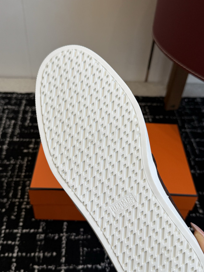 HER SHOES HM-58