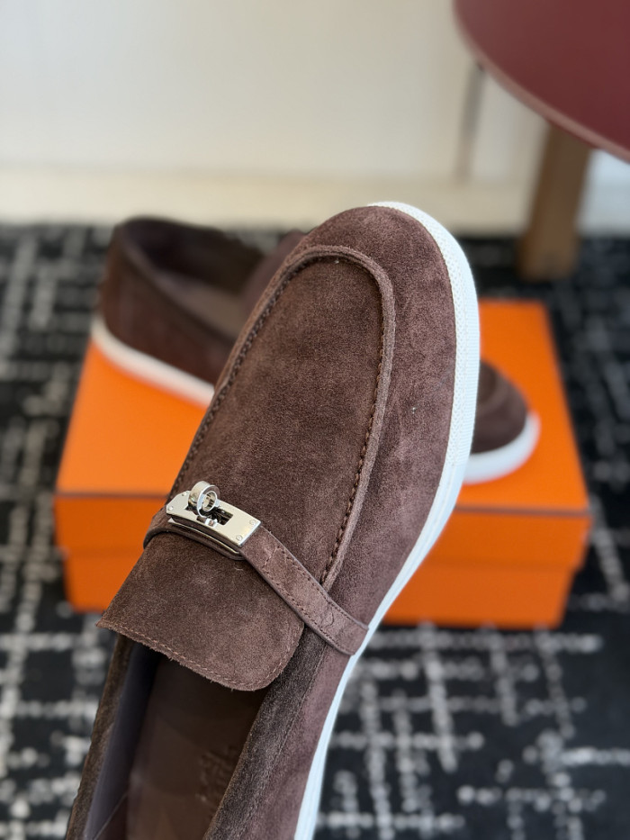 HER SHOES HM-58