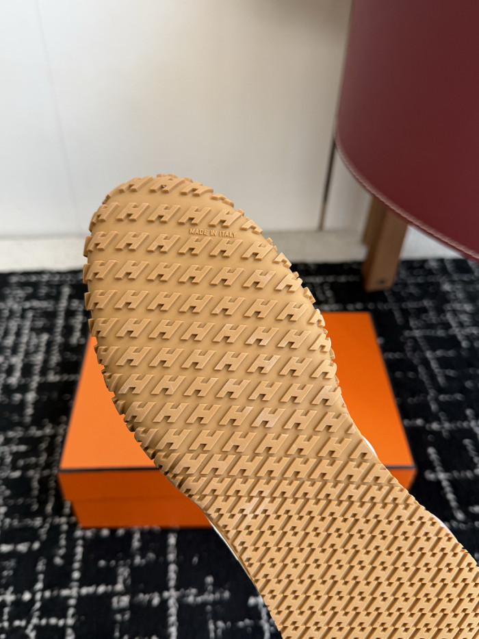HER SHOES HM-47