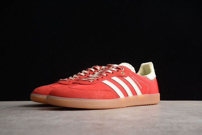 ad low-top sneaker 23031313