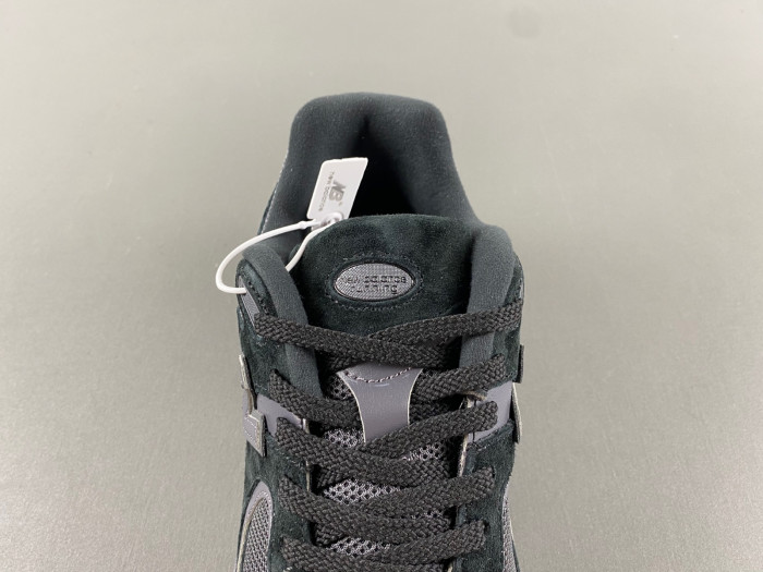 New Balance 2002R Black Dark Grey M2002RBL