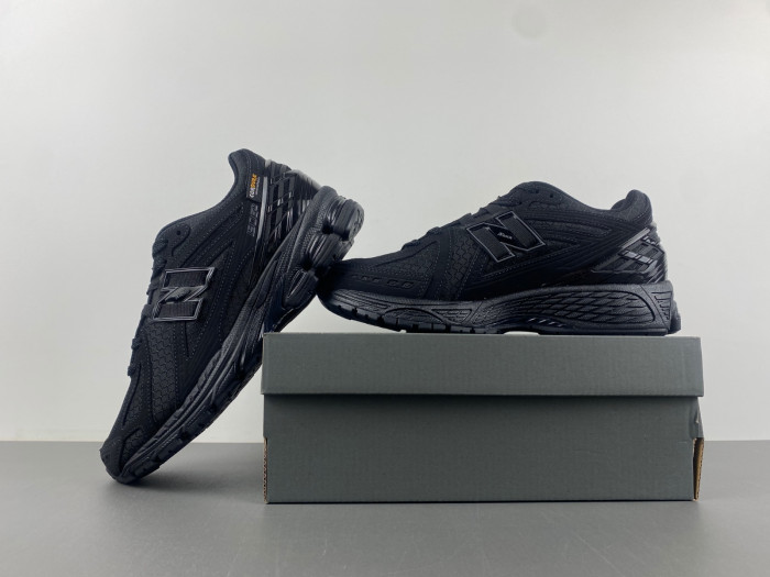 New Balance M1906RWF