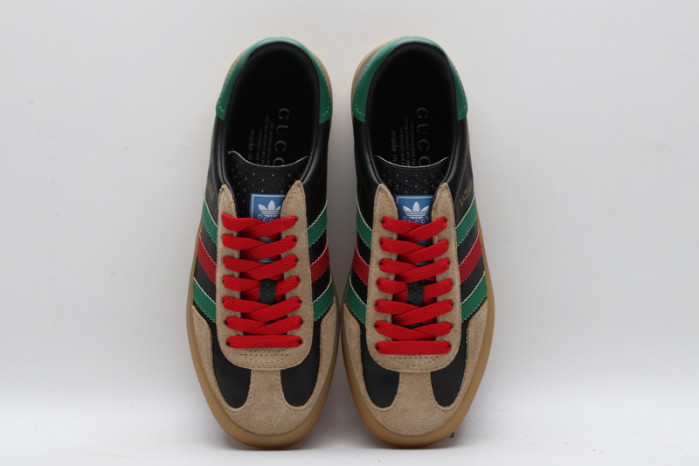 ad low-top sneaker