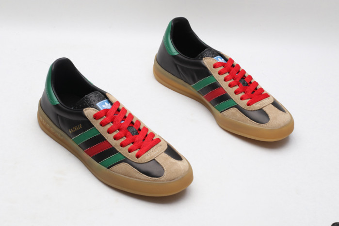ad low-top sneaker