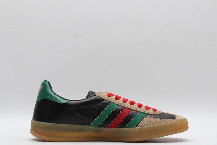 ad low-top sneaker
