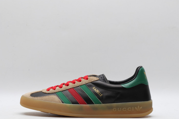 ad low-top sneaker