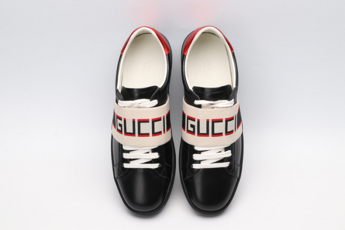 ad low-top sneaker