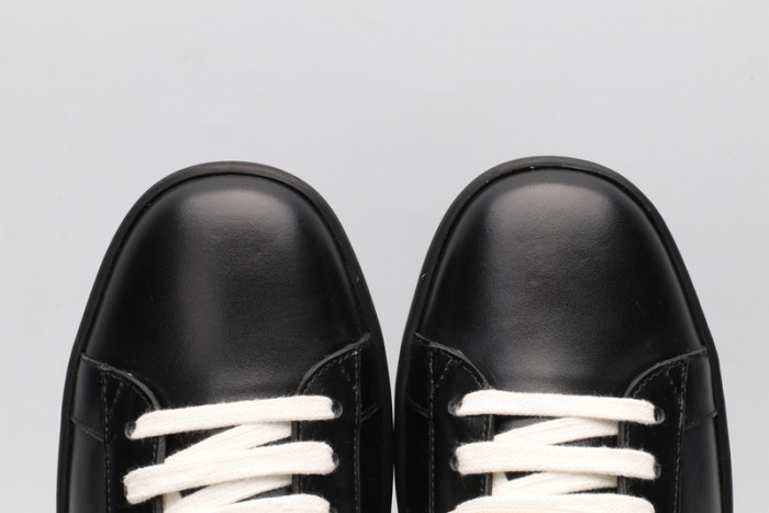 ad low-top sneaker