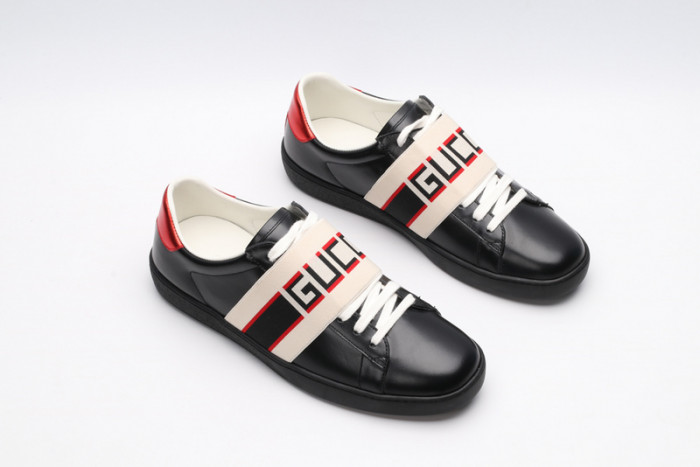 ad low-top sneaker