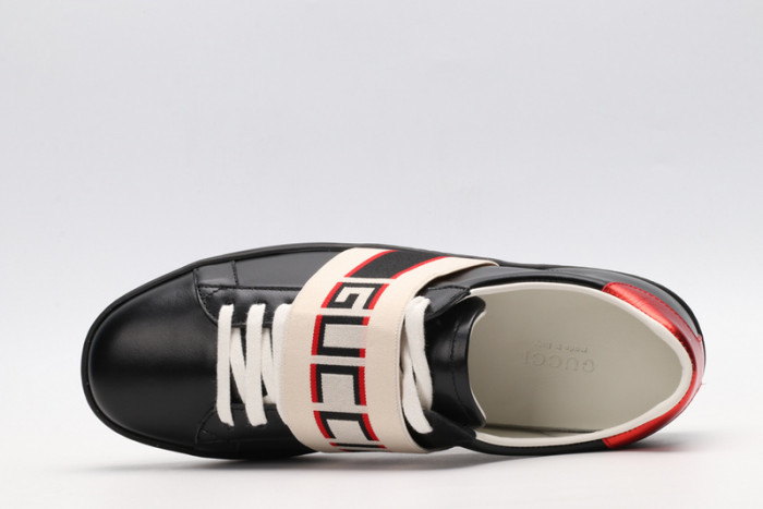 ad low-top sneaker