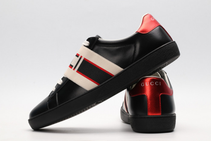 ad low-top sneaker