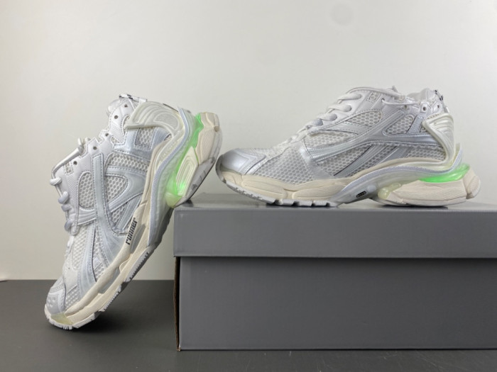 (LED) BL RUNNER SNEAKERS WRNLD 0102