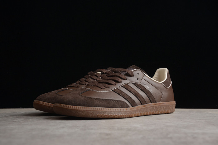 ad low-top sneaker 23031315